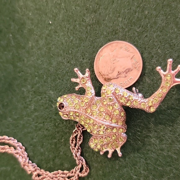 Rhinestone Frog Pin - Picture 4 of 4